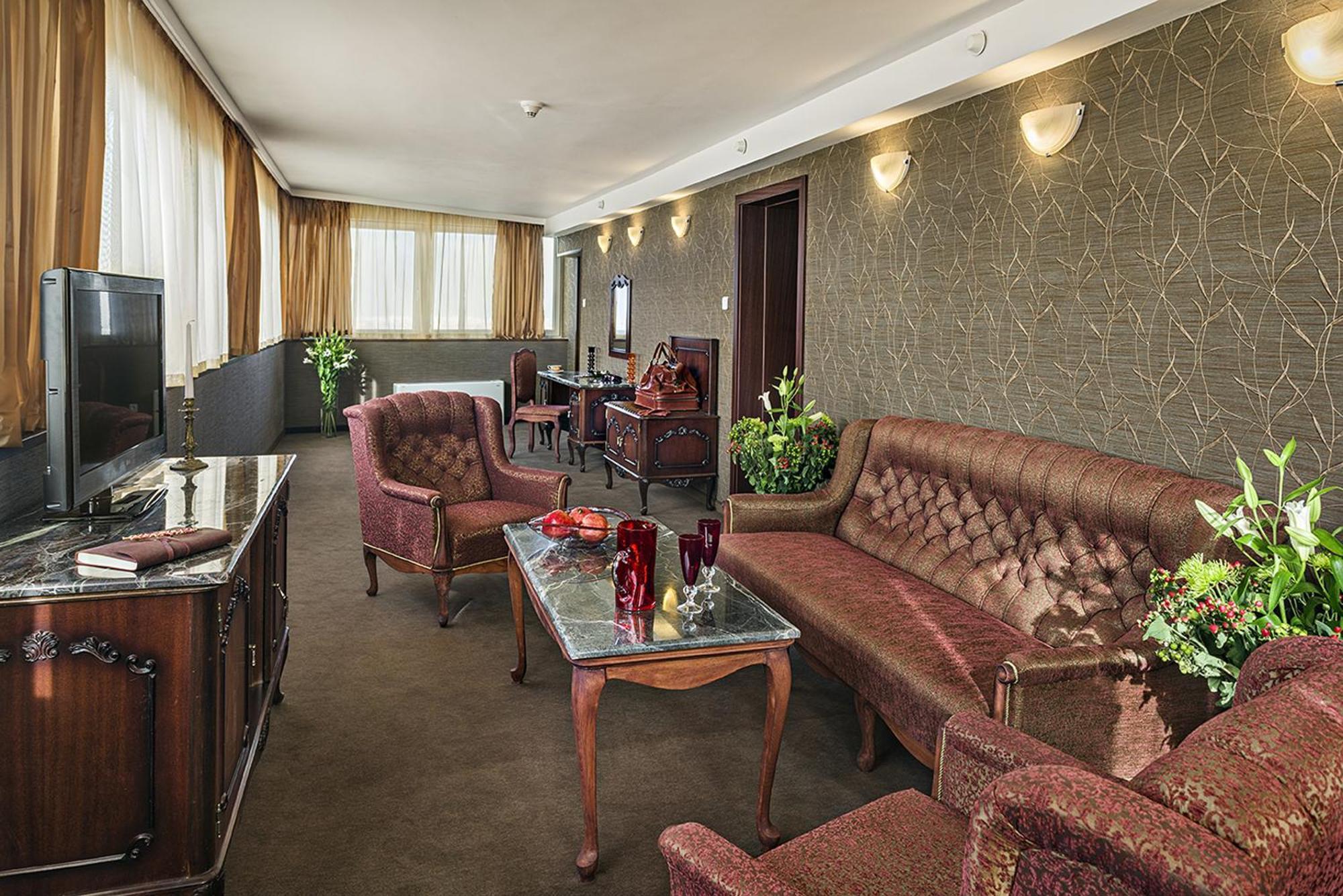 Two-Bedroom Suite tea or coffee making facilities,943465741:JPEG